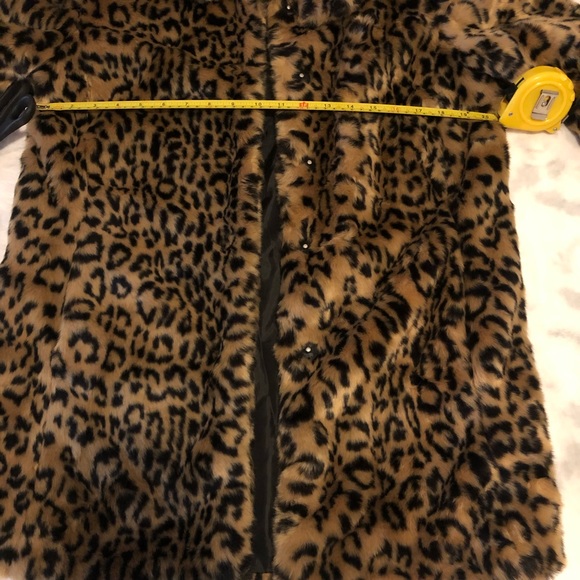 FOREVER 21 FAUX FUR 3/4 Sleeve Cheetah Coat. SIZE(S) - Picture 14 of 17